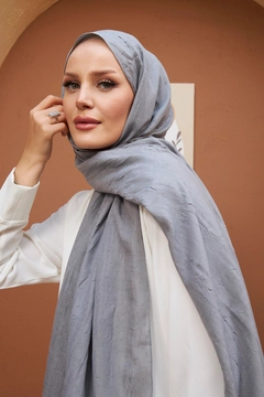 A wholesale clothing model wears hul10575-bamboo-shawl-gray, Turkish wholesale Shawl of Hulya Keser