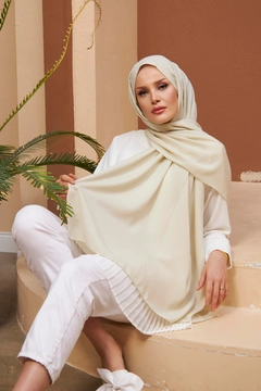 A wholesale clothing model wears hul10577-medina-silk-shawl-ecru, Turkish wholesale Shawl of Hulya Keser