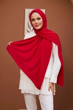 A wholesale clothing model wears hul10578-medina-silk-shawl-red, Turkish wholesale Shawl of Hulya Keser