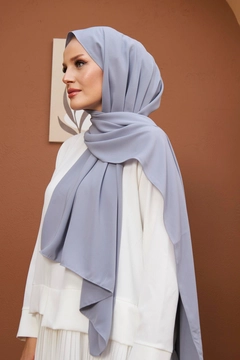 A wholesale clothing model wears hul10594-medina-silk-shawl-gray, Turkish wholesale Shawl of Hulya Keser