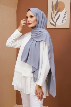 A wholesale clothing model wears hul10594-medina-silk-shawl-gray, Turkish wholesale Shawl of Hulya Keser