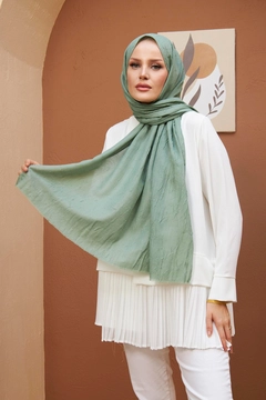 A wholesale clothing model wears hul10595-bamboo-shawl-mint-green, Turkish wholesale Shawl of Hulya Keser