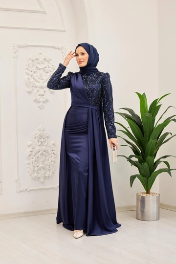Ένα μοντέλο χονδρικής πώλησης ρούχων φοράει  Βραδινό Φόρεμα Serap - Navy Blue
, τούρκικο Φόρεμα χονδρικής πώλησης από Hulya Keser
