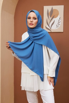 A wholesale clothing model wears hul10603-medina-silk-shawl-blue, Turkish wholesale Shawl of Hulya Keser