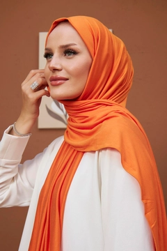 A wholesale clothing model wears hul10605-combed-cotton-shawl-orange, Turkish wholesale Shawl of Hulya Keser