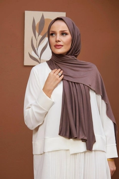 A wholesale clothing model wears hul10610-combed-cotton-shawl-mink, Turkish wholesale Shawl of Hulya Keser