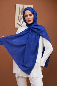 A wholesale clothing model wears hul10612-bamboo-shawl-saks-blue, Turkish wholesale Shawl of Hulya Keser