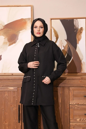 A model wears 47323 - Suit - Black, wholesale undefined of Hulya Keser to display at Lonca