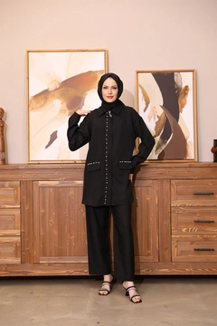 Ένα μοντέλο χονδρικής πώλησης ρούχων φοράει 47323 - Suit - Black, τούρκικο Ταγέρ χονδρικής πώλησης από Hulya Keser