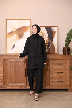 Een kledingmodel uit de groothandel draagt 47323 - Suit - Black, Turkse groothandel Pak van Hulya Keser