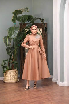 A wholesale clothing model wears 47339 - Evening Dress - Camel, Turkish wholesale Dress of Hulya Keser
