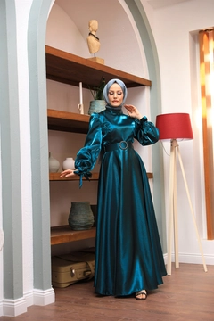 Una modelo de ropa al por mayor lleva 47332 - Evening Dress - Blue, Vestido turco al por mayor de Hulya Keser