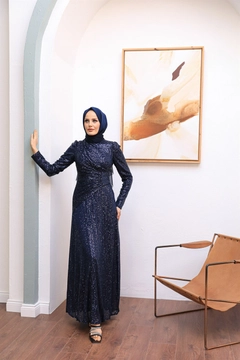 Een kledingmodel uit de groothandel draagt 47348 - Evening Dress - Navy Blue, Turkse groothandel Jurk van Hulya Keser