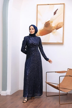 Un mannequin de vêtements en gros porte 47348 - Evening Dress - Navy Blue, Robe en gros de Hulya Keser en provenance de Turquie
