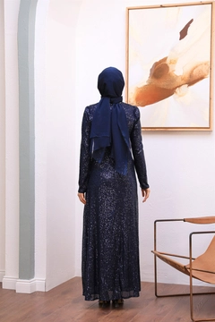 Una modelo de ropa al por mayor lleva 47348 - Evening Dress - Navy Blue, Vestido turco al por mayor de Hulya Keser