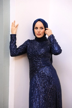 Un mannequin de vêtements en gros porte 47348 - Evening Dress - Navy Blue, Robe en gros de Hulya Keser en provenance de Turquie
