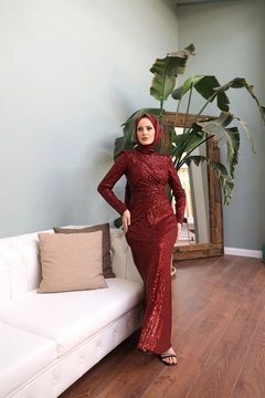 Una modella di abbigliamento all'ingrosso indossa 47349 - Evening Dress - Claret Red, vendita all'ingrosso turca di Vestito di Hulya Keser
