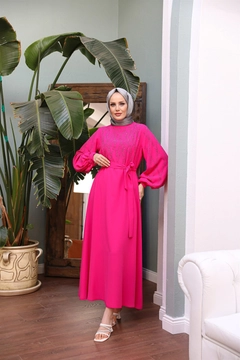 Una modella di abbigliamento all'ingrosso indossa 47354 - Evening Dress - Fuchsia, vendita all'ingrosso turca di Vestito di Hulya Keser