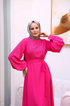 Una modelo de ropa al por mayor lleva 47354 - Evening Dress - Fuchsia, Vestido turco al por mayor de Hulya Keser