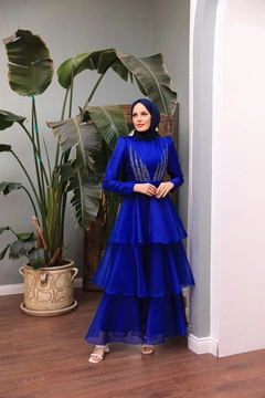 Una modella di abbigliamento all'ingrosso indossa 47357 - Evening Dress - Sax, vendita all'ingrosso turca di Vestito di Hulya Keser