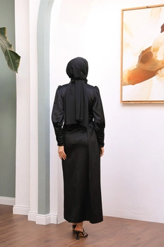 Een kledingmodel uit de groothandel draagt 47359 - Evening Dress - Black, Turkse groothandel Jurk van Hulya Keser