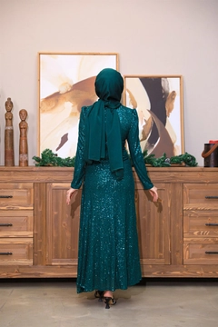 Um modelo de roupas no atacado usa 47374 - Evening Dress - Emerald Green, atacado turco Vestir de Hulya Keser