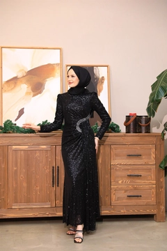 Ein Bekleidungsmodell aus dem Großhandel trägt 47376 - Evening Dress - Black, türkischer Großhandel Kleid von Hulya Keser