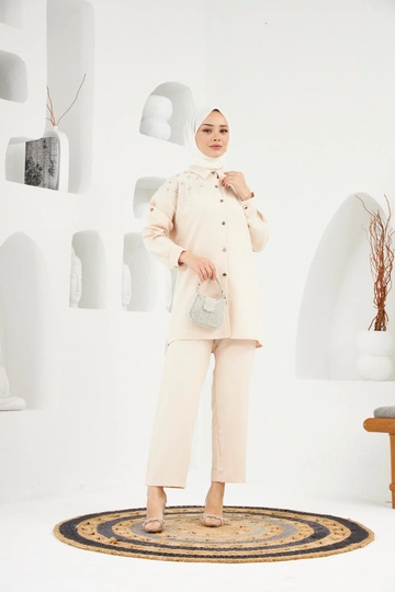 A wholesale clothing model wears  Suit - Beige
, Turkish wholesale Suit of Hulya Keser