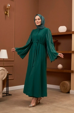 A wholesale clothing model wears hul10409-abaya-emerald-green, Turkish wholesale Abaya of Hulya Keser