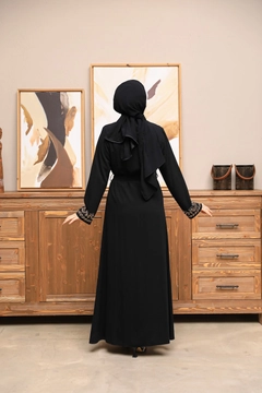 Una modella di abbigliamento all'ingrosso indossa 37642 - Abaya - Black, vendita all'ingrosso turca di Abaya di Hulya Keser