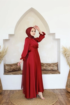 Um modelo de roupas no atacado usa 37648 - Evening Dress - Claret Red, atacado turco Vestir de Hulya Keser