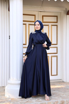 Una modella di abbigliamento all'ingrosso indossa 37651 - Evening Dress - Navy Blue, vendita all'ingrosso turca di Vestito di Hulya Keser
