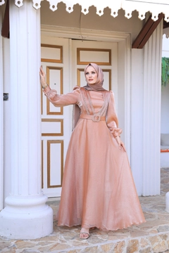 Модель оптовой продажи одежды носит 37662 - Evening Dress - Salmon Pink, турецкий оптовый товар Одеваться от Hulya Keser.
