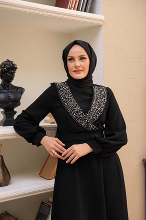 A model wears 37663 - Evening Dress - Black, wholesale Dress of Hulya Keser to display at Lonca