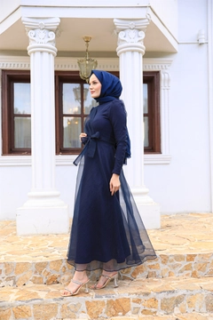 Una modella di abbigliamento all'ingrosso indossa 37665 - Evening Dress - Navy Blue, vendita all'ingrosso turca di Vestito di Hulya Keser