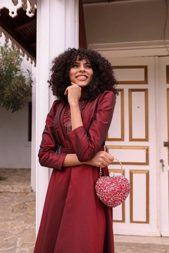 Een kledingmodel uit de groothandel draagt 37670 - Evening Dress - Claret Red, Turkse groothandel Jurk van Hulya Keser