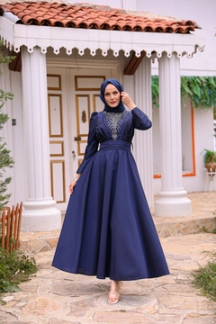 A wholesale clothing model wears 37673 - Evening Dress - Navy Blue, Turkish wholesale Dress of Hulya Keser