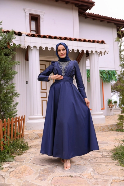 A model wears 37673 - Evening Dress - Navy Blue, wholesale Dress of Hulya Keser to display at Lonca