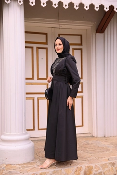 Una modella di abbigliamento all'ingrosso indossa 37675 - Evening Dress - Black, vendita all'ingrosso turca di Vestito di Hulya Keser