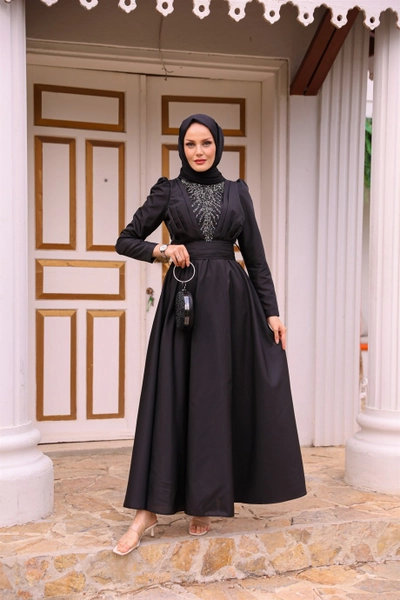 A model wears 37675 - Evening Dress - Black, wholesale Dress of Hulya Keser to display at Lonca