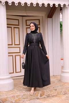 Ein Bekleidungsmodell aus dem Großhandel trägt 37675 - Evening Dress - Black, türkischer Großhandel Kleid von Hulya Keser