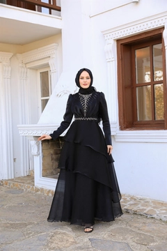 Een kledingmodel uit de groothandel draagt 37679 - Evening Dress - Black, Turkse groothandel Jurk van Hulya Keser