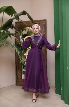 Een kledingmodel uit de groothandel draagt 37683 - Evening Dress - Purple, Turkse groothandel Jurk van Hulya Keser