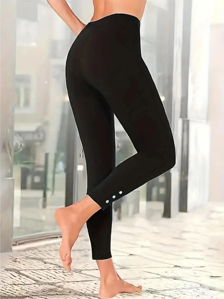 A wholesale clothing model wears jan13839-women's-button-detailed-diving-tights-black, Turkish wholesale Leggings of Janes