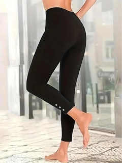 A wholesale clothing model wears jan13839-women's-button-detailed-diving-tights-black, Turkish wholesale Leggings of Janes