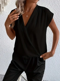 A wholesale clothing model wears jan13863-women's-short-sleeve-double-breasted-neck-local-crepe-blouse-black, Turkish wholesale Blouse of Janes