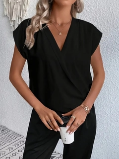 A wholesale clothing model wears jan13863-women's-short-sleeve-double-breasted-neck-local-crepe-blouse-black, Turkish wholesale Blouse of Janes