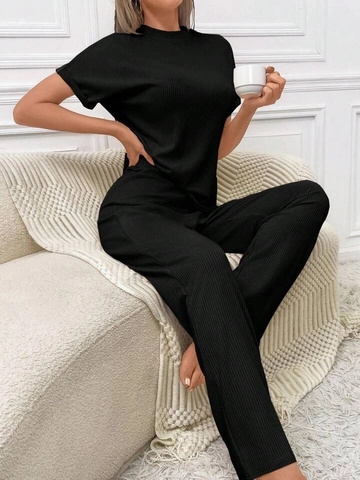 A wholesale clothing model wears  Women's Short Sleeve Crew Neck Sleeve Fold Detail Camisole Two-piece Suit - Black
, Turkish wholesale Suit of Janes