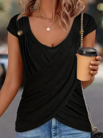 Een kledingmodel uit de groothandel draagt  Viscoseblouse met korte mouwen, V-hals en rimpelknoopdetail op de schouders - Zwart
, Turkse groothandel Blouse van Janes