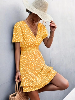 A wholesale clothing model wears jan14224-women's-short-sleeve-double-breasted-neck-waist-glitter-skirt-flounced-white-spotted-sandy-dress-yellow, Turkish wholesale Dress of Janes